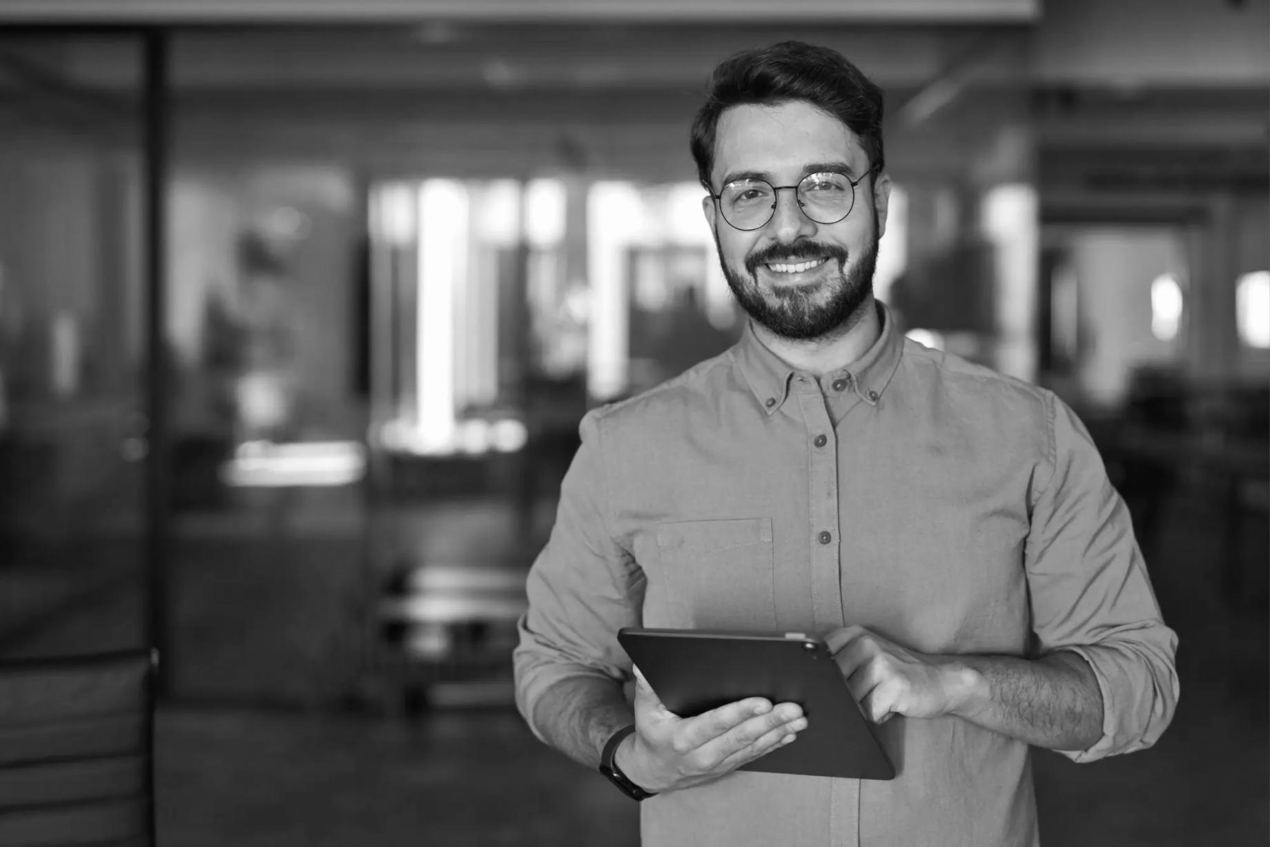 Participantes analizando estructuras de contenido durante taller práctico